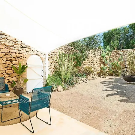 Villa Lavish Near *