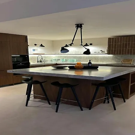 Lavish Near Villa