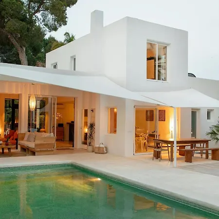 Lavish Near