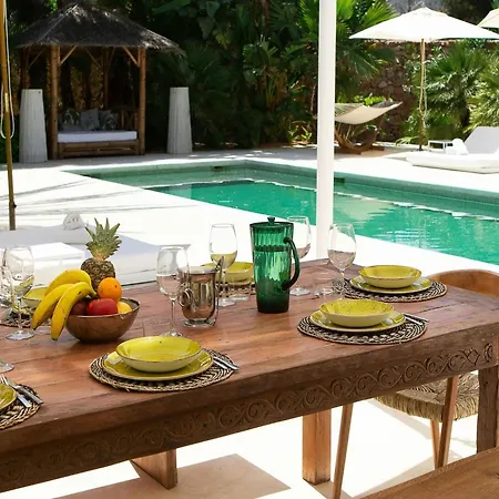 Villa Lavish Near