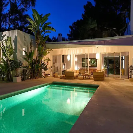 Lavish Near Villa Cala Llonga
