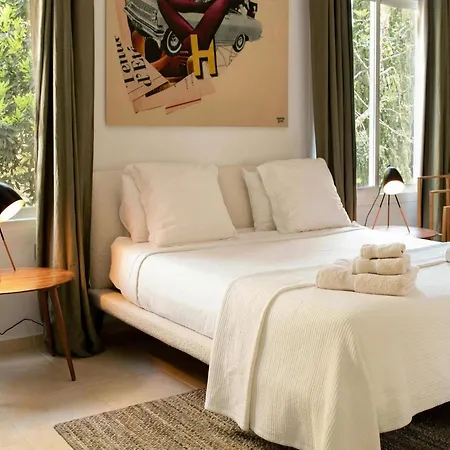 Lavish Near