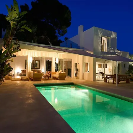 Villa Lavish Near *