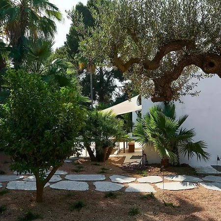 Lavish Near Villa *